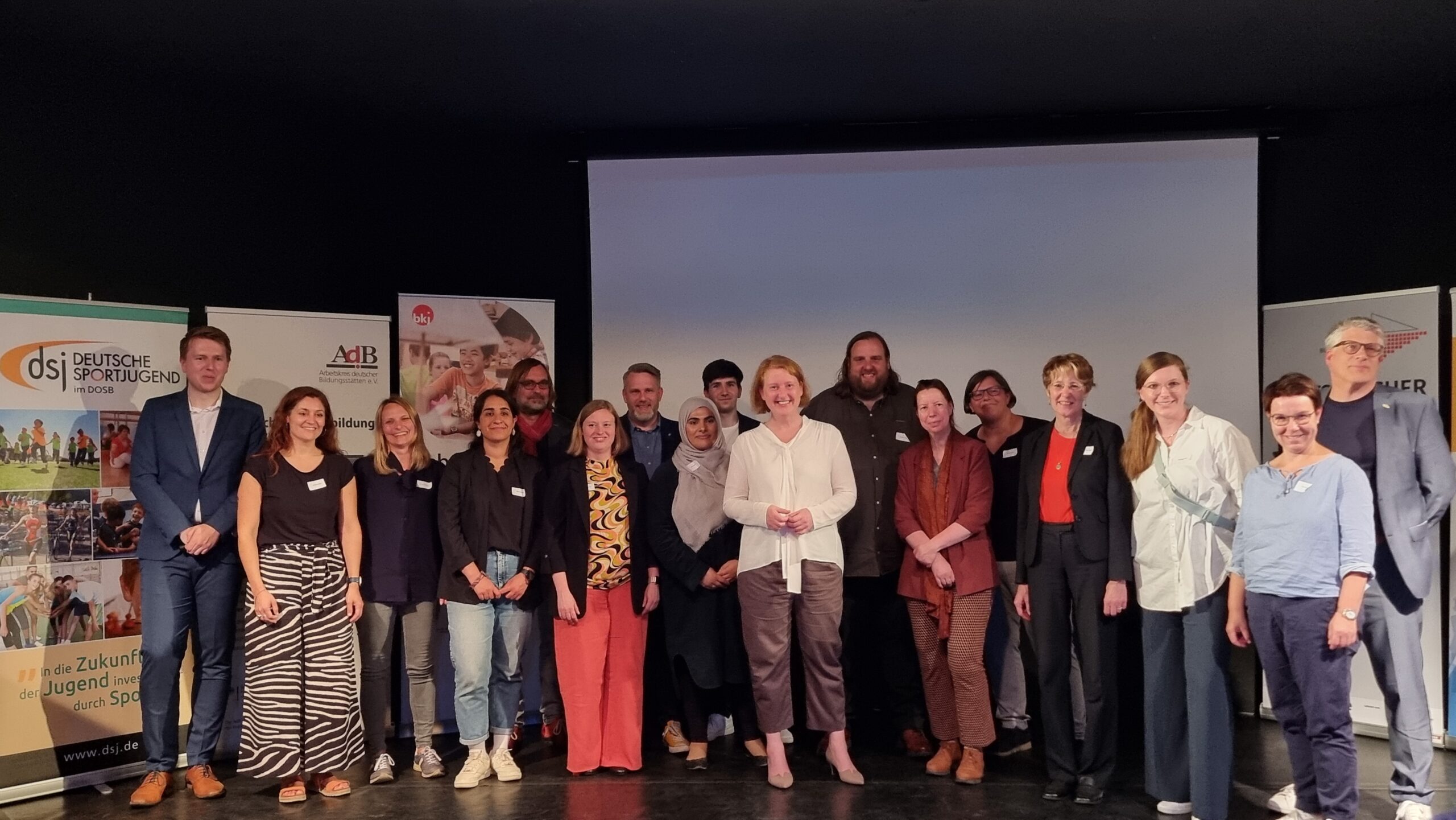 Parlamentarischer Abend der initiativeKJP am 4.6.24 - Gruppenfoto